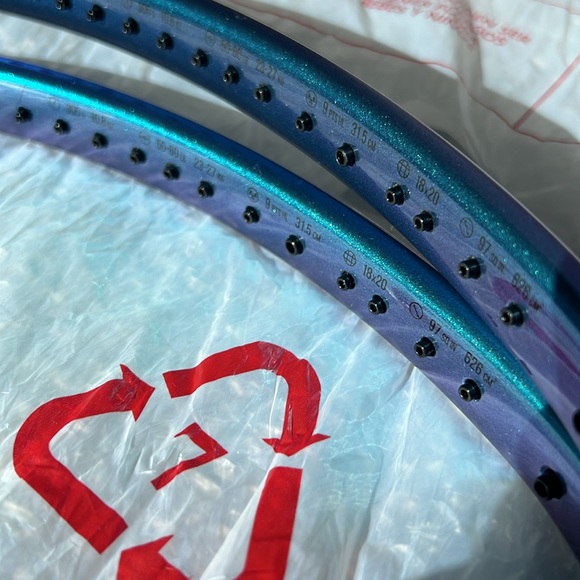 NWT Set of Wilson Ultra Pro 18x20 v4, Grip 2 ( Two rackets) - Picture 7 of 14